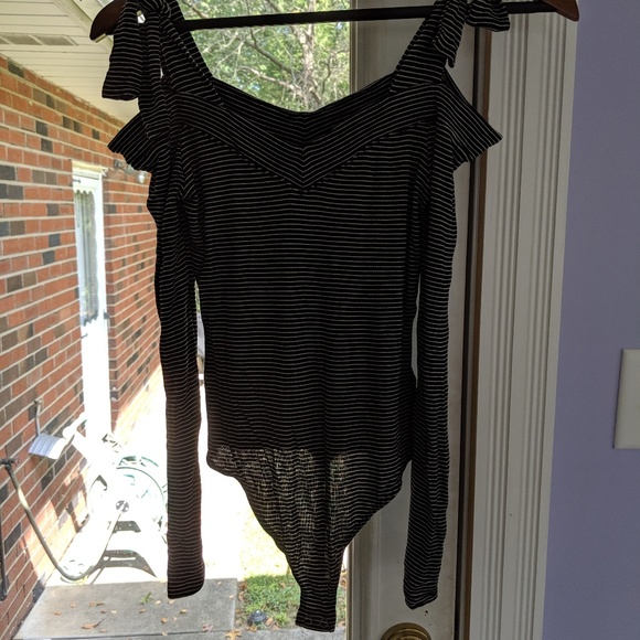 Striped, off-the-shloulder bodysuit - Picture 4 of 4